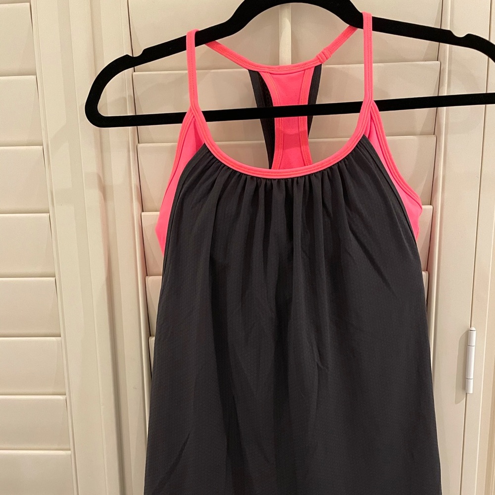 Lululemon tank top with built in bra size 8